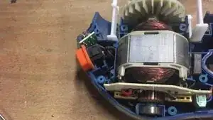 Enlevez le capuchon de l'interrupteur pour y accéder plus facilement.