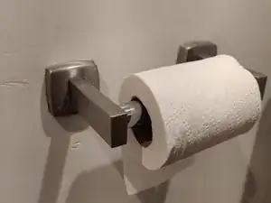 Comment réparer un porte-papier toilette cassé