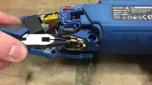 Enlevez les deux cosses.