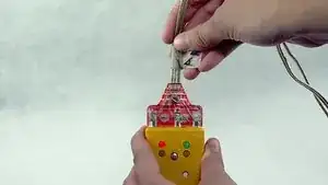 Tout en gardant la pince crocodile en contact avec la plus petite broche, déplacez le cordon dans toutes les directions en commençant par l'extrémité à trois broches jusqu'à ce que vous atteigniez l'extrémité du cordon.