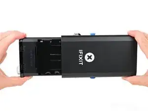 Retrait composants intérieurs batterie externe multifonction FixHub
