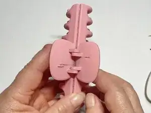 Comment réparer une pince à cheveux avec un ressort détaché