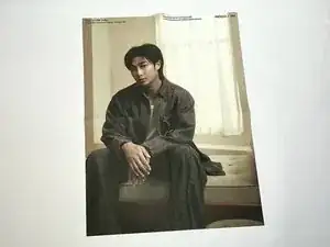 Comment aplatir une affiche pliée