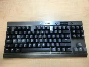Démontage du Corsair K65 Nettoyage des dégâts des eaux