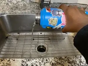 Comment redresser une gourde Hydro Flask cabossée