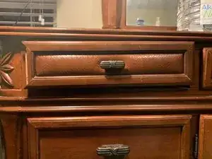 Comment réparer un bouton d'armoire desserré