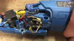 Détendez les ressorts de lame.