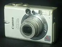 Un exemple d'appareil compact (Canon Digital Ixus 400)