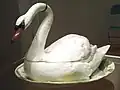 Soupière en porcelaine de Chelsea en forme de cygne.