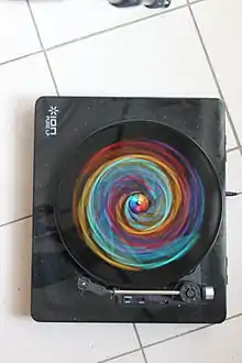 Platine en mouvement :78 tours/min,temps de pose 1/15 s,angle 
  
    
      
        π
      
    
    {\displaystyle \pi }
  
/6