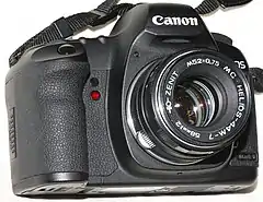 Montage d'un objectif Helios 44 sur un boîtier Canon EOS 5D mkII