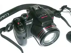 Panasonic Lumix DMC-FZ100 (21 juillet 2010)