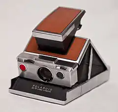 Polaroid SX-70 Deluxe = Polaroid SX-70 Alpha (métal) (1972-1979+)