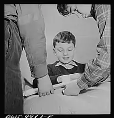 Putting a splint on a broken arm in first aid class