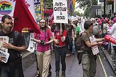 Contrairement à ce que beaucoup pensent, un soleil voilé ou même un temps maussade n'est pas synonyme de catastrophe, bien au contraire. Il en résulte un éclairage très doux, sans ombre portée, et même si les images paraissent a priori peu contrastées, il est très facile de leur redonner un peu de vigueur et de faire resplendir les couleurs.