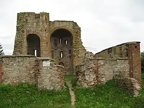 Les ruines de l'église de l'Annonciation sur le monticule, construite par Mstislav au Riourikovo Gorodichtche.