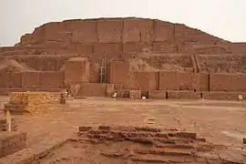 La ziggurat de Chogha Zanbil (Iran), XIVe siècle av. J.-C.