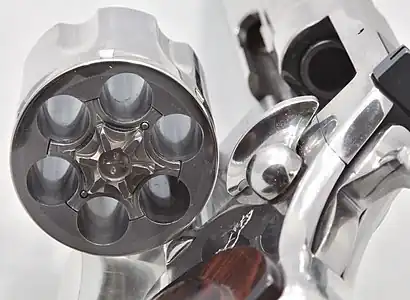 Barillet ouvert d'un Colt Python.