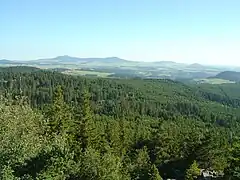 Vue sur le mont Mézenc et le mont d'Alambre.