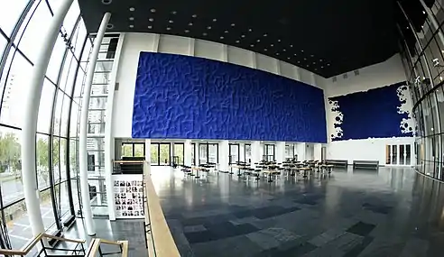 Yves Klein, Relief éponge, 1959, au théâtre de Gelsenkirchen (de).
