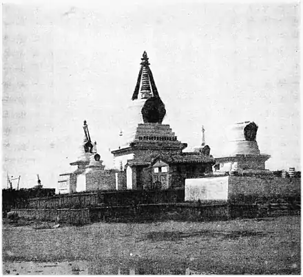 D213- pyramides en l’honneur des divinités mongoles - liv3-ch09.jpg